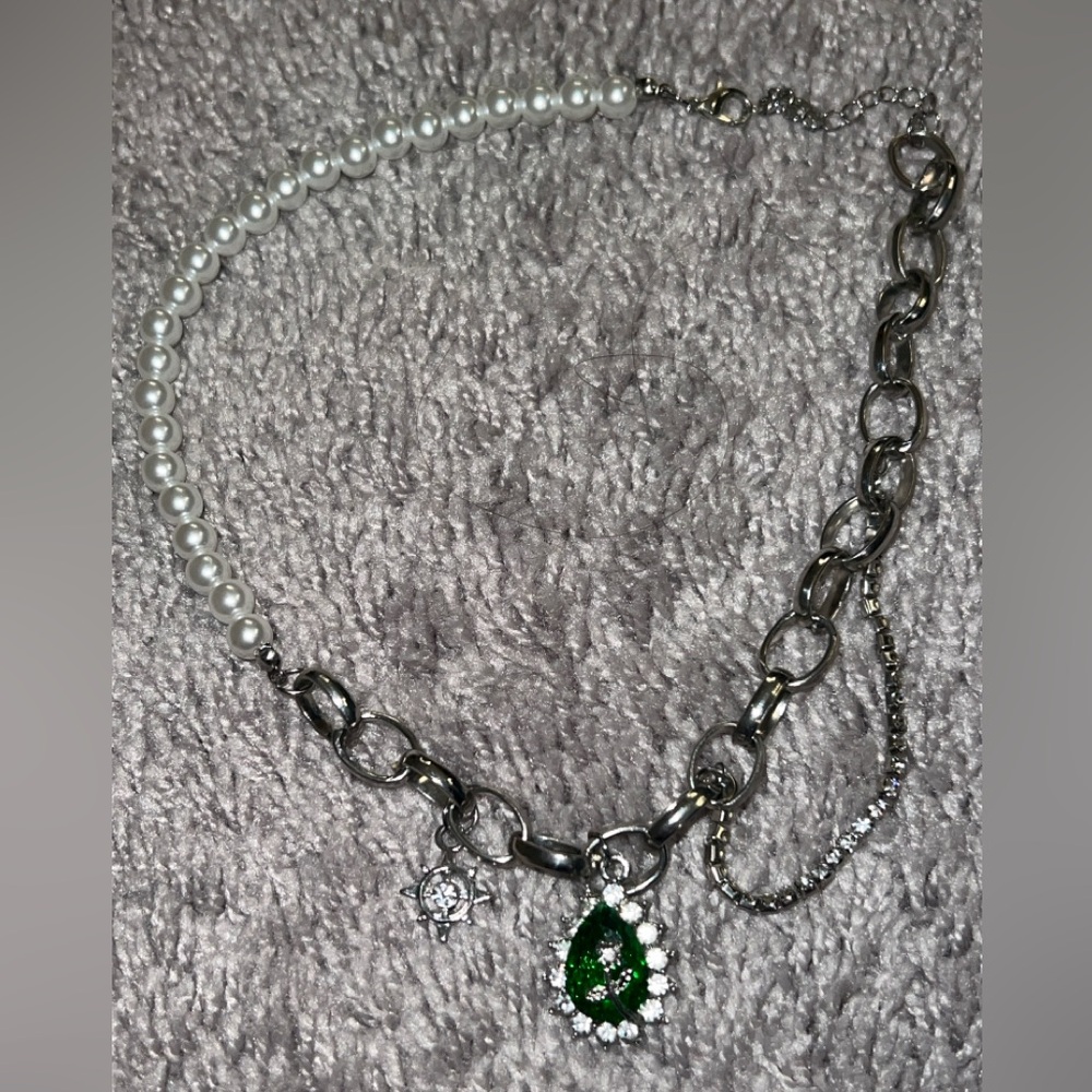 Elegant Silver and Green Pendant Necklace